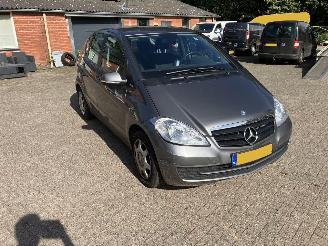Vaurioauto  passenger cars Mercedes A-klasse 160 BLUE  EFFICIENCY 2012/4