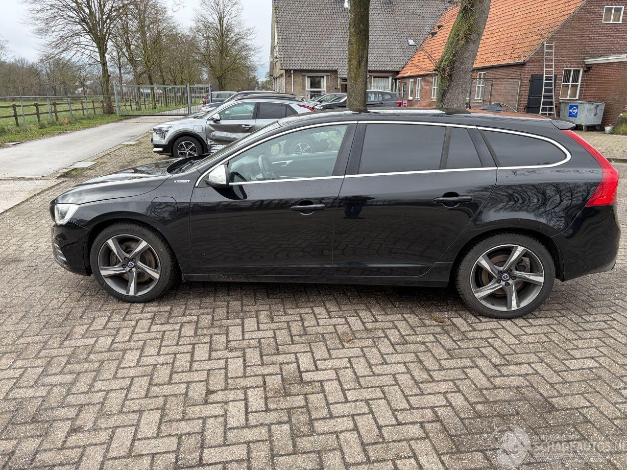 Volvo V-60 2.4 D6 AWD Hybride  R Design