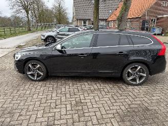 skadebil auto Volvo V-60 Hybride  R Design 2015/9