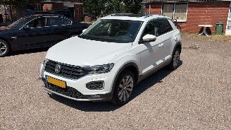krockskadad bil auto Volkswagen T-Roc 1.5 panodak 2018/7