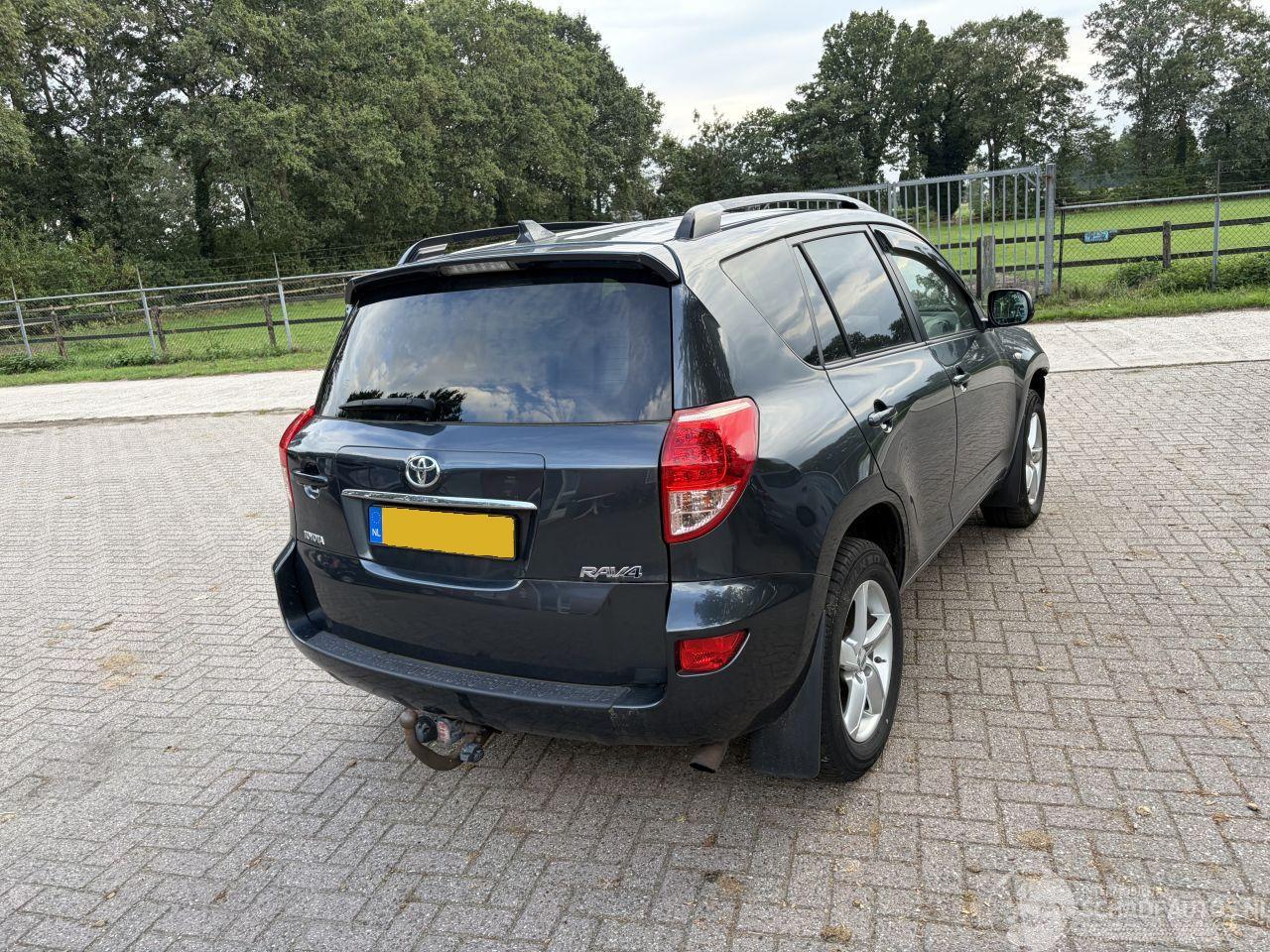 Toyota 2.0 4X4 MET LEER