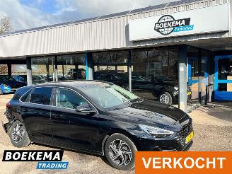 krockskadad bil auto Hyundai I-30 1.5 T-GDi MHEV Stoel&Stuur Verwarming + Ventilatie Navigatie Camera 2020/11