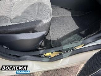 Renault Captur 0.9 TCe Expression Keyless Airco Cruise Trekh. picture 18