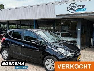 damaged passenger cars Hyundai Ix20 1.6i i-Motion 125PK Airco 6-Hand 2011/10