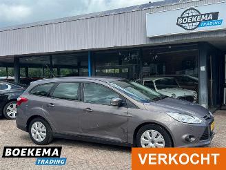 Schadeauto Ford Focus Wagon 1.6 TI-VCT Automaat Climate Stoelverwarming PDC 2013/6