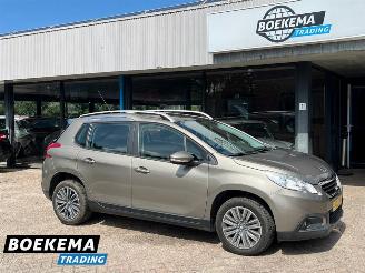 skadebil auto Peugeot 2008 1.2 PureTech Automaat Glazen dak Navi Airco Cruise 2016/3