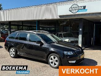 Schadeauto Skoda Octavia Combi 1.4 TSI Greentech Elegance Navigatie Stoelverw. Cruise Trekhaak 2014/12