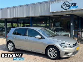 krockskadad bil auto Volkswagen Golf 1.5 TSI Comfort Business DSG Navigatie PDC Climate Cruise 2019/5