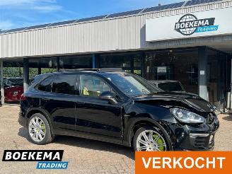 krockskadad bil auto Porsche Cayenne 3.0 S E-Hybrid Pano Leder Bose Navi Climate PDC Trekh. 2015/12