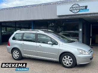damaged passenger cars Peugeot 307 2.0 HDi Climate Cruise Glazen dak Trekh. 2005/4
