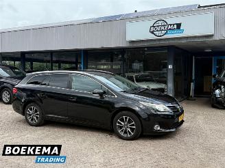 Vaurioauto  passenger cars Toyota Avensis wagon 1.8 VVTi Business Navigatie Harman Kardon Camera PDC Cruise 2013/5
