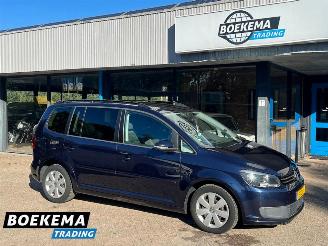 Vaurioauto  passenger cars Volkswagen Touran 1.6 TDI Climate Cruise Trekhaak 2013/3