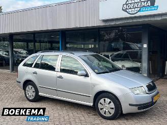 krockskadad bil auto Skoda Fabia Combi 1.4-16V Choice Airco Cruise PDC 2004/6
