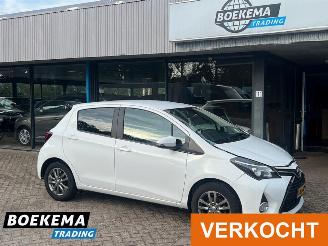 Coche accidentado Toyota Yaris 1.3 VVT-i Navigatie Cruise Airco Camera Trekh. 2015/12