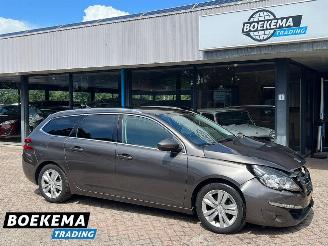 Damaged car Peugeot 308 SW 1.2 PureTech Executive Glazen-Dak Navigatie Climate Cruise 2015/6