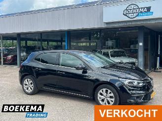 Vaurioauto  passenger cars Renault Mégane 1.3 TCe 140PK Limited LED Keyless Navigatie Climate Cruise 2018/7