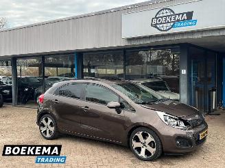 damaged passenger cars Kia Rio 1.4 CVVT 110PK Super Pack Leer Open-Dak Navigatie Stoelverw 2013/4