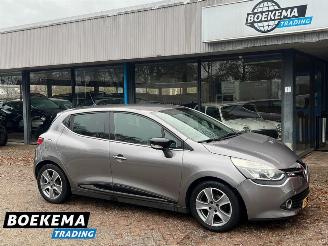 krockskadad bil auto Renault Clio 0.9 TCe ECO Night&Day Navi Cruise Airco Trek.PDC 2015/1