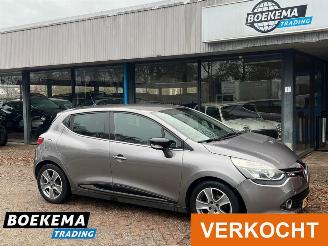 krockskadad bil auto Renault Clio 0.9 TCe ECO Night&Day Navi Cruise Airco Trek.PDC 2015/1