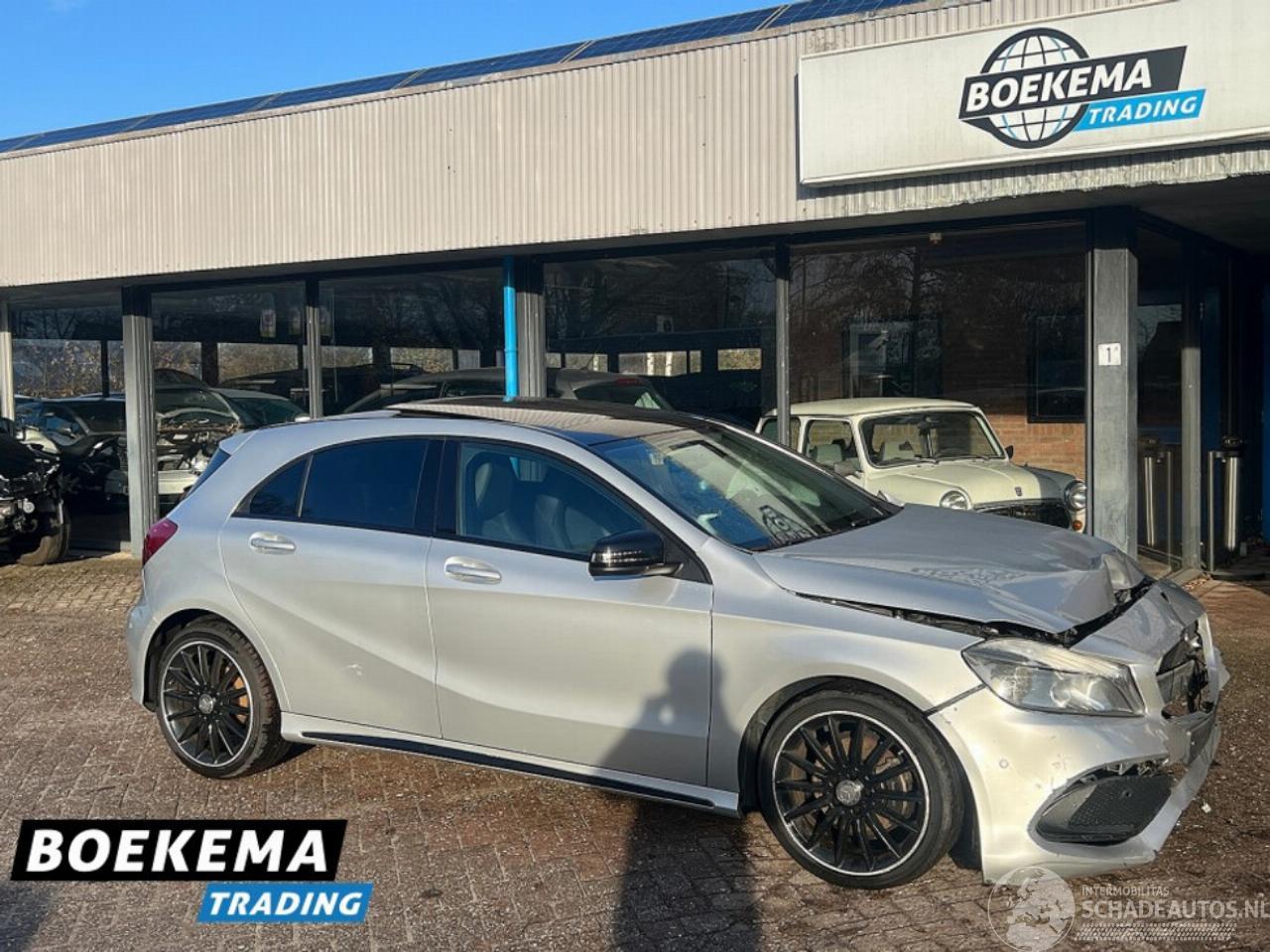 Mercedes A-klasse 180 Prestige AMG Panorama Navigatie Stoelverw. Airco PDC