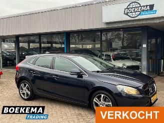 skadebil auto Volvo V-40 1.5 T3 Summum Aut Navi Cruise Climate PDC 2015/10