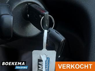 Peugeot 5008 1.6 THP ST Aut Panorama Navigatie Climate Cruise PDC Glazen dak picture 29
