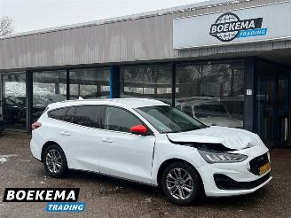 krockskadad bil auto Ford Focus Wagon 1.0 EcoBoost 125PK Hybrid Navi Climate Cruise PDC Trekh. 2022/11