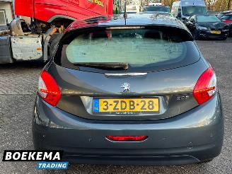 Peugeot 208 1.2 PureTech Style Navi Climate Cruise PDC picture 14