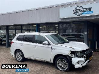 Coche accidentado Mitsubishi Outlander 2.4 PHEV Intense+ Pano Leer Stoel/Stuurverw. Navi Camera PDC 2020/10