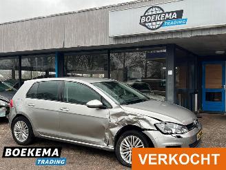 Coche accidentado Volkswagen Golf 1.2 TSI Trend Edition AppleCar Climate Stoelverw. Cruise 2014/12