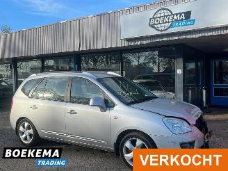 Vaurioauto  passenger cars Kia Carens 2.0 CVVT X-clusive 7-Persoons Leer Navigatie Stoelverw. Airco 2007/11