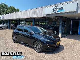 skadebil auto Peugeot e-208 EV Allure Pack 50 kWh Navi I-cockpit Camera Apple-Carplay 2021/11