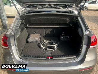 Mercedes A-klasse 250 e AMG Navigatie Camera Stoelverwarming picture 17