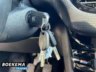 Peugeot 2008 1.2 PureTech Allure Navigatie Camera Climate picture 28