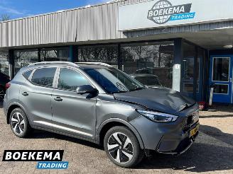 krockskadad bil auto MG ZS EV Long Range Luxury 70 kWh Panorama Leer Camera Navigatie 2023/12