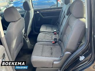 Volkswagen Touran 1.4 TSI 140PK Business Navigatie Cruise Climate picture 12