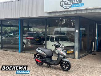 skadebil bromfiets Peugeot  Kisbee RS 4T 45KM 2018/8