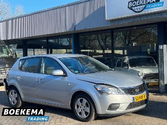 krockskadad bil auto Kia Cee d cee'd 1.4 CVVT X-tra Airco 5-Deurs 2011/6