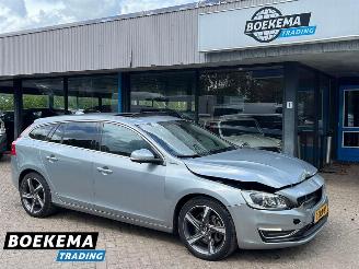 Auto incidentate Volvo V-60 2.4 D6 AWD Plug-In Hybrid Summum Navigatie Memory Keyless Trekhaak 2015/3
