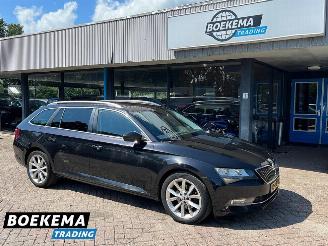 skadebil auto Skoda Superb Combi 1.8 TSI 180PK Style Business DSG CantonSound Keyless Navigatie 2017/1