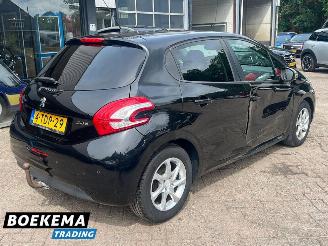 Peugeot 208 1.2 VTi Oxygo Cruise Navi Clima Trekhaak picture 2