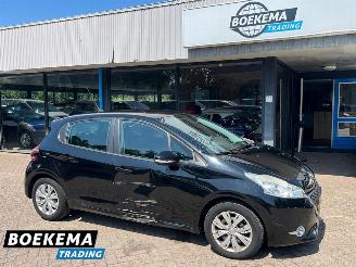 krockskadad bil auto Peugeot 208 1.2 VTi Access Navi Cruise-Control Parkeersensoren Clima 2012/12