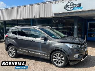 Unfallwagen Ford Kuga 1.5 EcoBoost Vignale 180PK Stoel- en stuur verwarming MemoryNavi 2018/1