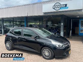 Voiture accidenté Renault Clio 1.2 16V Navigatie Airco Elektrische ramen 2013/4
