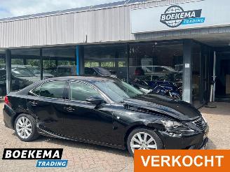 skadebil auto Lexus IS 300h 25th Edition Stoelverwarming Navigatie Parkeercamera 2016/5