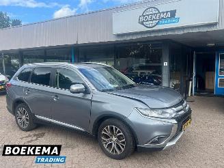 Damaged car Mitsubishi Outlander 2.0 Instyle Automaat Open Dak Navi Stoelverwarming 2016/1