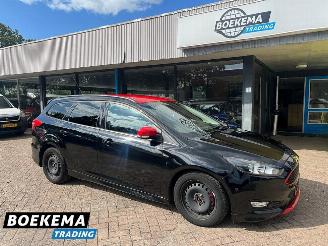 skadebil auto Ford Focus Wagon 1.5 Black Edition 150PK Navigatie Climate Cruise 2015/10