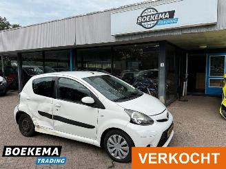 Coche accidentado Toyota Aygo 1.0 VVT-i Comfort Airco 5-Deurs Elek-Ramen 2012/4