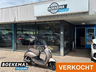 damaged scooters Sym  Mio 50 Snor 2014/9