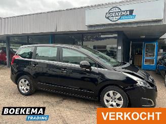 Damaged car Peugeot 5008 1.6 THP Active Automaat 165PK Panorama Cruise Navi Clima 2015/12